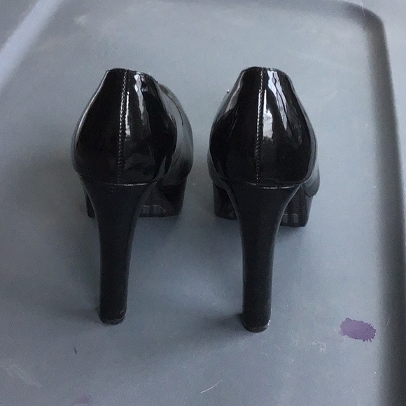 Massimo patent heels. Size 8. Very good condition. - Picture 3 of 4